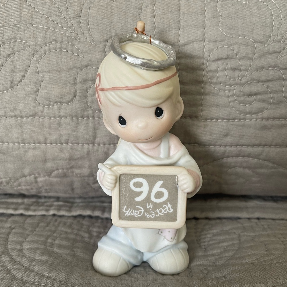 1996 Precious Moments Christmas Figurine